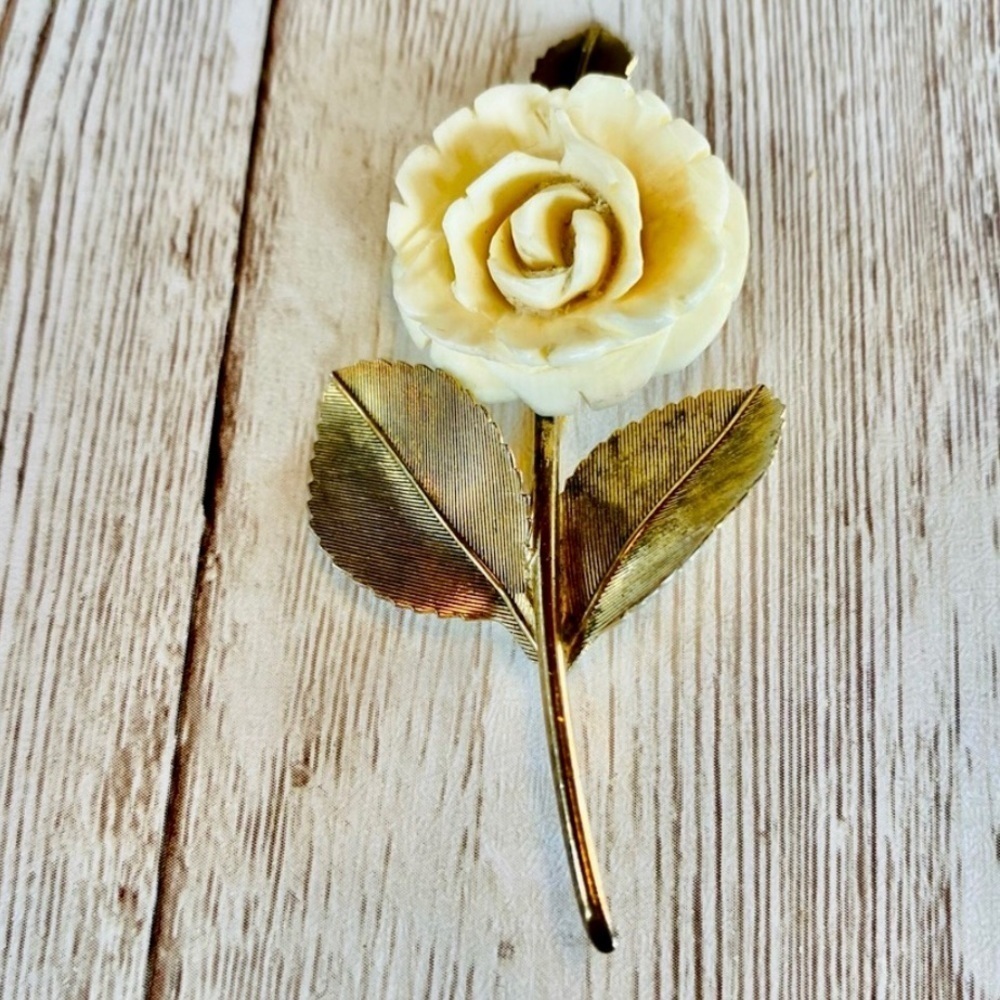 Sterling silver Ivory designer Blau Ivory shell rose brooch 2 1/2”